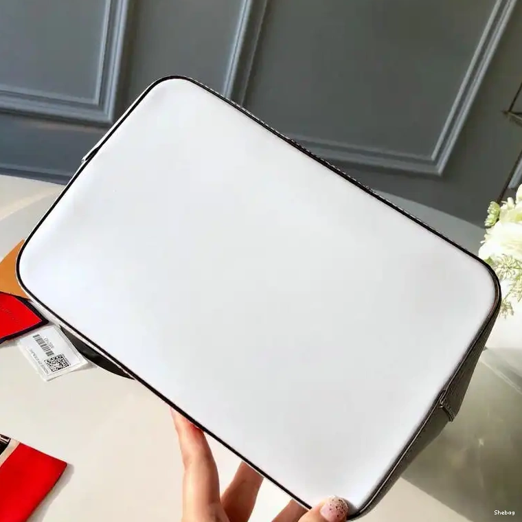 Bags 19T1L0345 LV 0725
